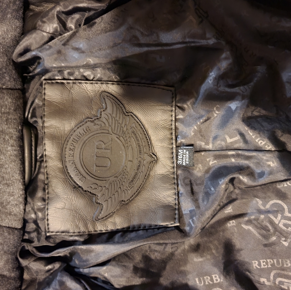 Leather jacket - Picture 2 of 6